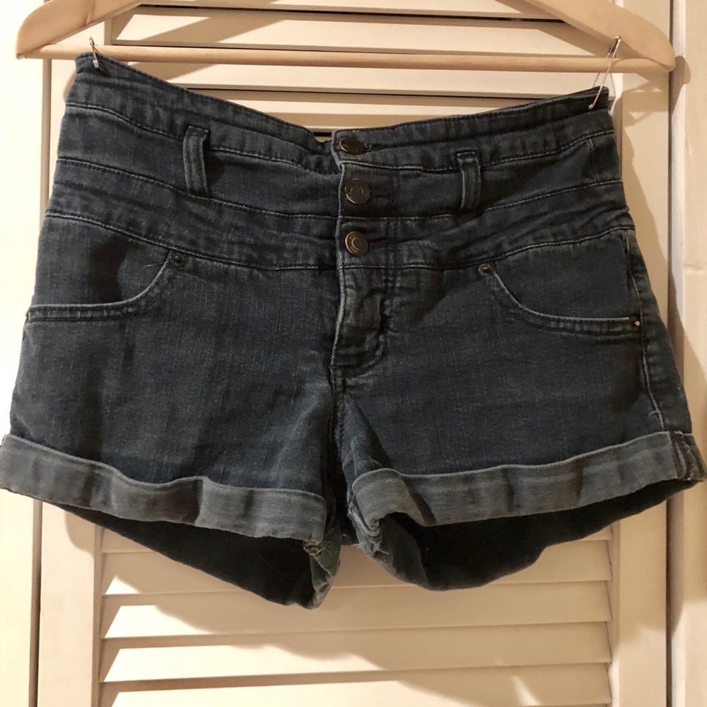 Cute black denim shorts